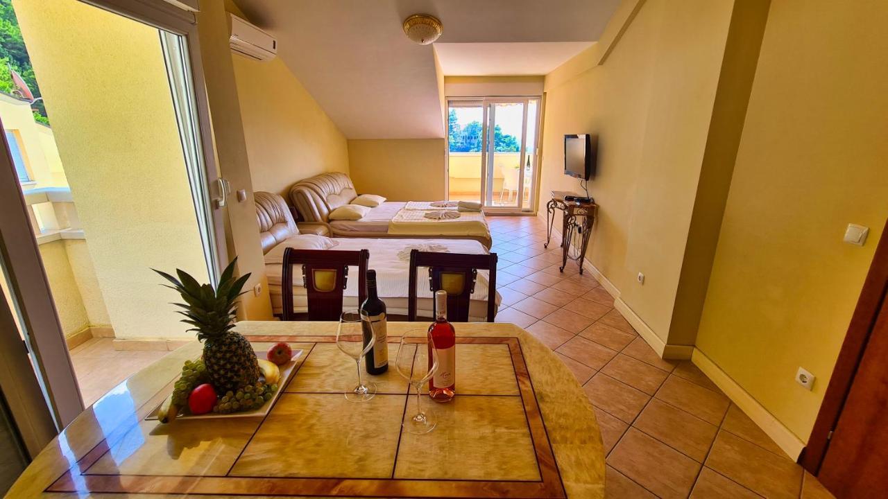 Apartments Villa Astra & Pinija Brela Extérieur photo