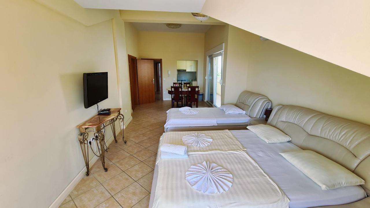 Apartments Villa Astra & Pinija Brela Extérieur photo
