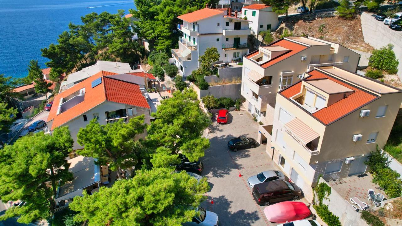 Apartments Villa Astra & Pinija Brela Extérieur photo