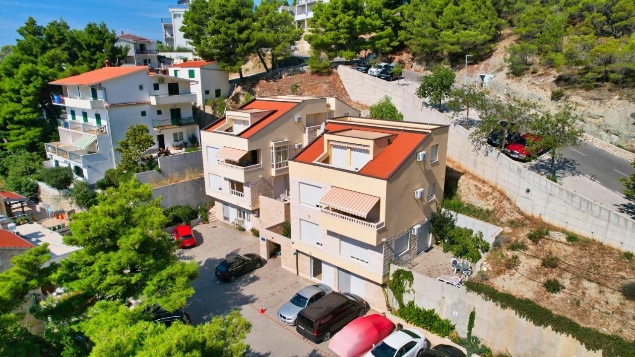Apartments Villa Astra & Pinija Brela Extérieur photo