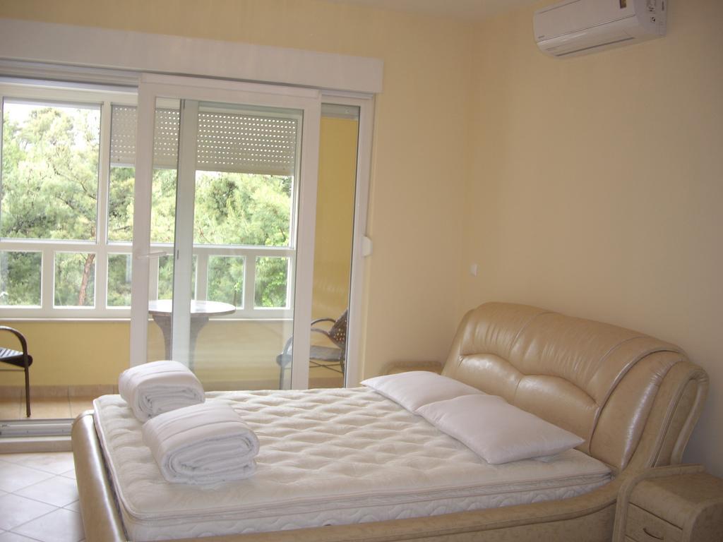 Apartments Villa Astra & Pinija Brela Chambre photo