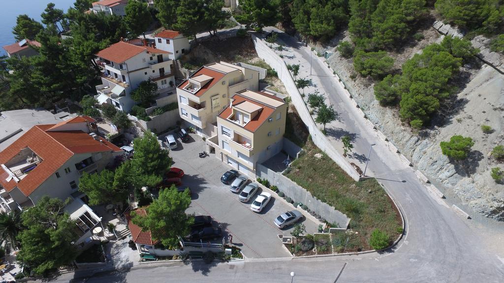 Apartments Villa Astra & Pinija Brela Extérieur photo