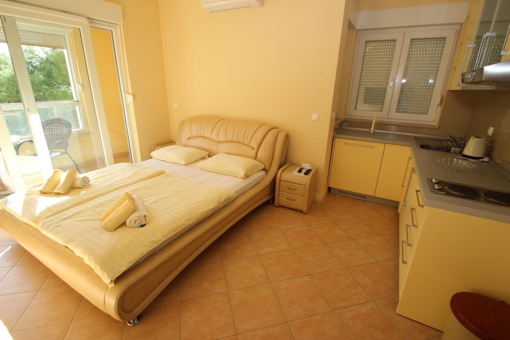 Apartments Villa Astra & Pinija Brela Chambre photo