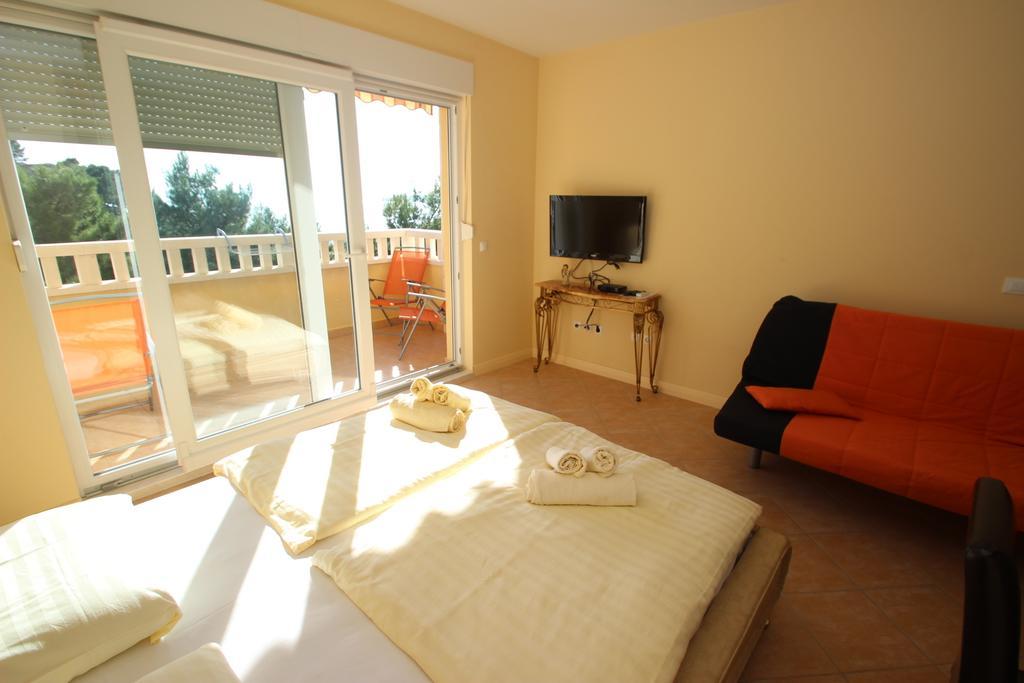 Apartments Villa Astra & Pinija Brela Chambre photo