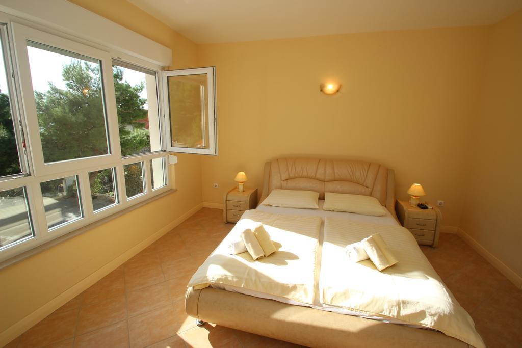 Apartments Villa Astra & Pinija Brela Chambre photo