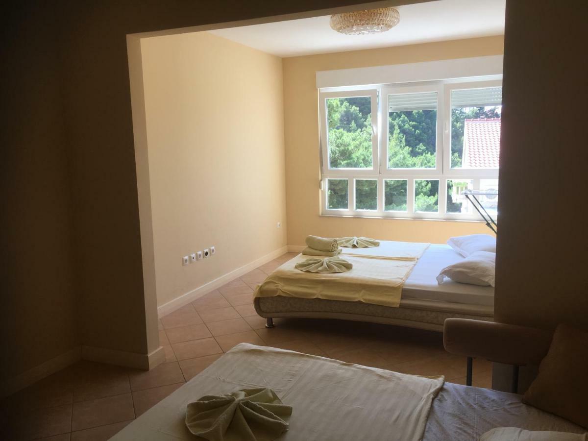 Apartments Villa Astra & Pinija Brela Extérieur photo